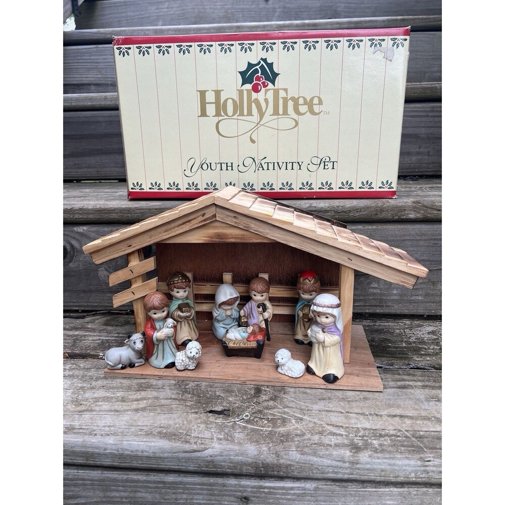 Vintage Holly Tree Youth Nativity Set  Christmas Ceramic Nativity EUC